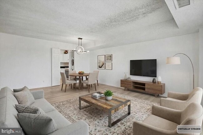 Building Photo - 3800 Powell Ln