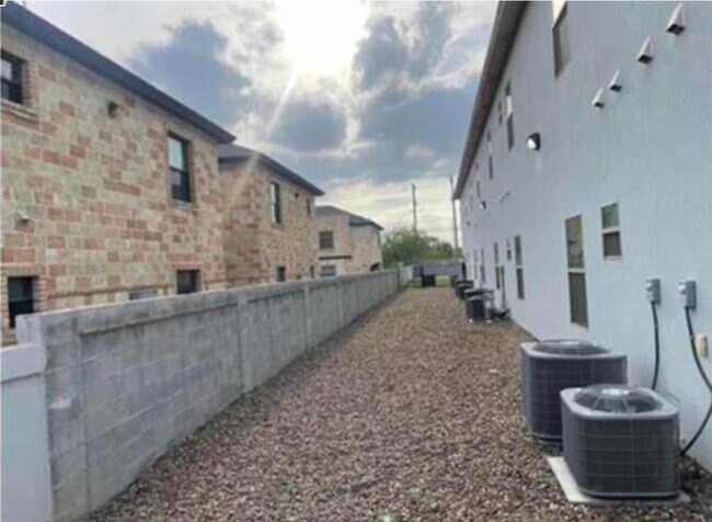 Building Photo - 7608 Rocio Dr