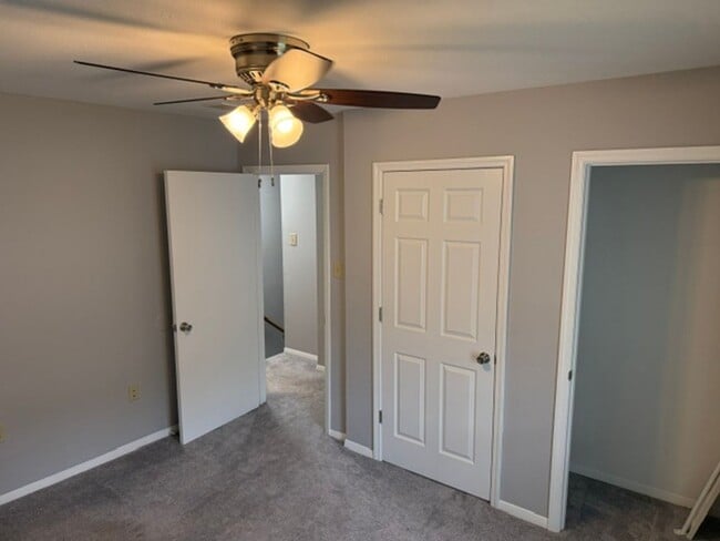 Building Photo - Two Bedroom One and a Half bath