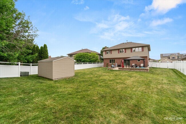 Building Photo - 610 High Grove Dr