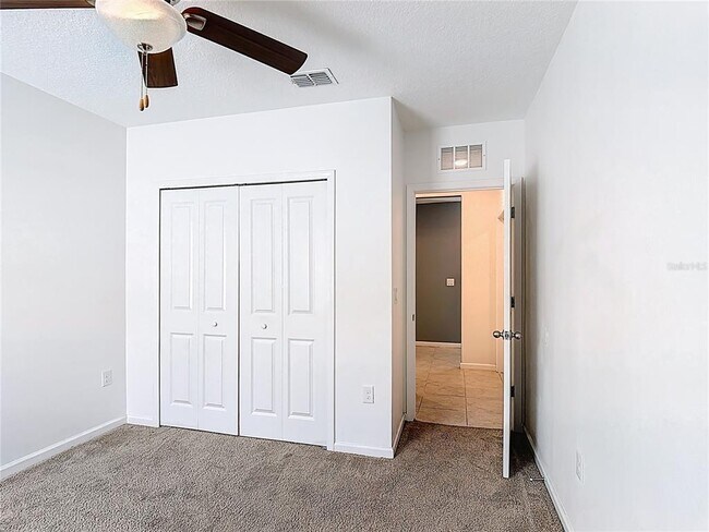 Building Photo - 450 Taft Dr