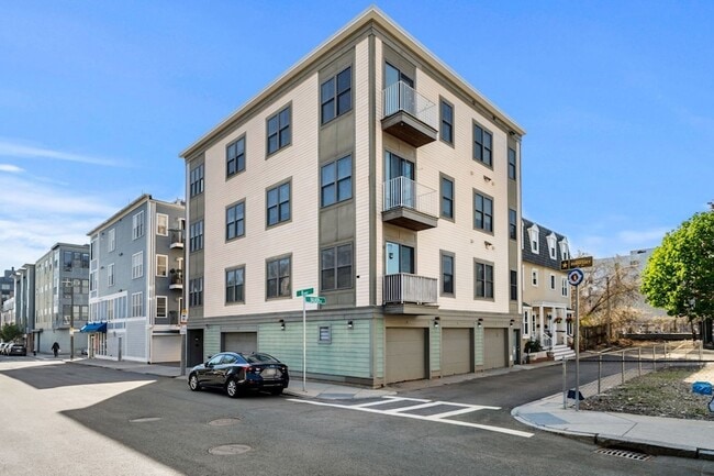 Building Photo - 88 B St