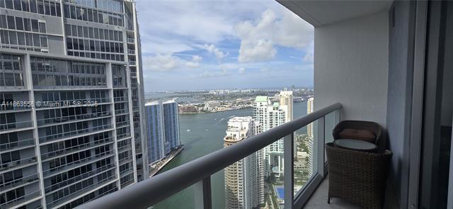 Building Photo - 495 Brickell Ave