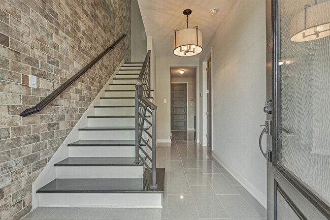 Building Photo - 9627 Towne Lake Pkwy