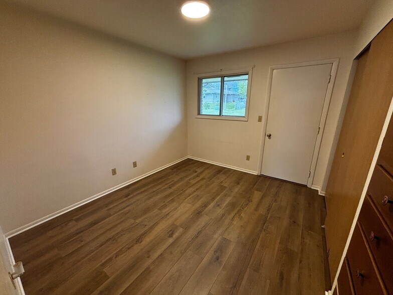 Building Photo - 23 Diplomat Dr