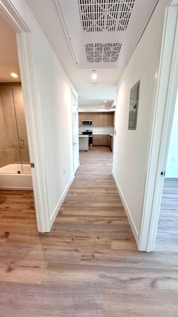 Building Photo - Stylish 2-Bedroom with In-Unit Laundry & B...