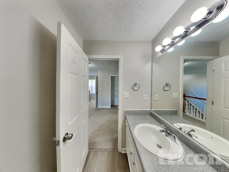 Building Photo - 988 Winding Down Way