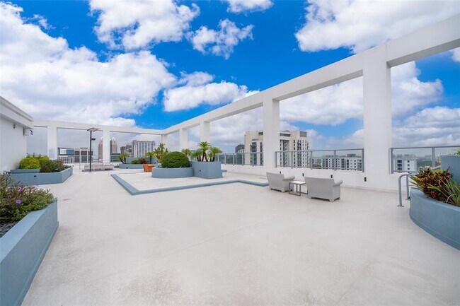 Building Photo - 260 S Osceola Ave