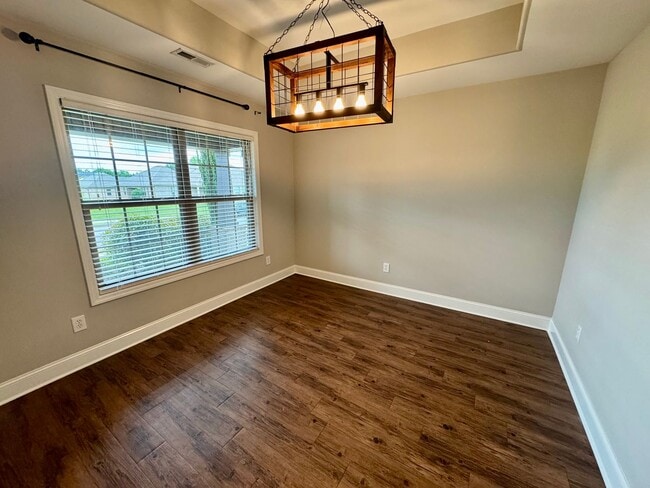 Building Photo - Nice Home Centrally Located in Athens!