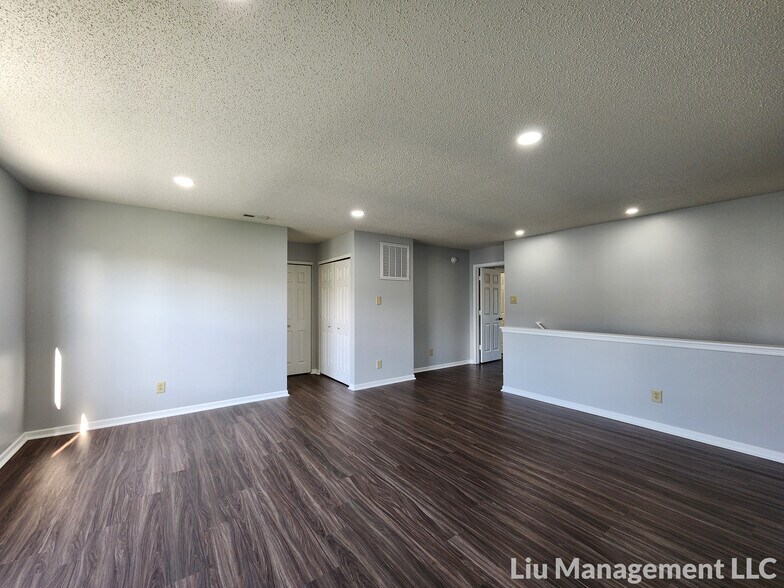 Building Photo - 10345 Carrington Way