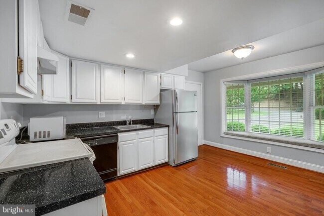 Building Photo - 9622 Cinnamon Creek Dr