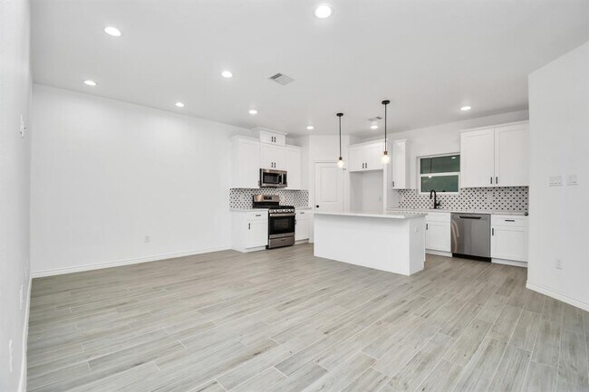Building Photo - 8406 Parnell St