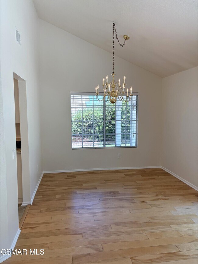 Building Photo - 5531 Barnard St