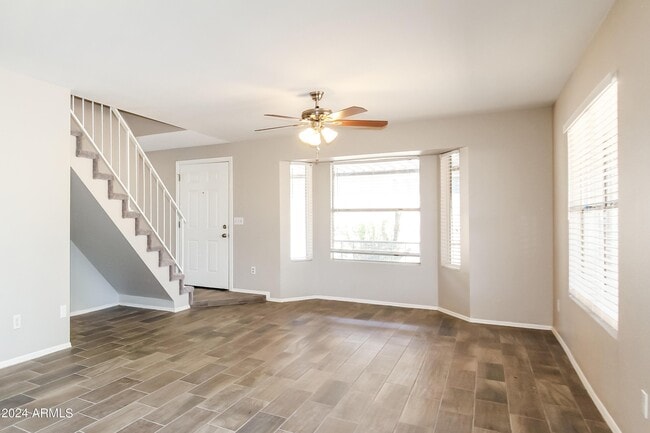 Building Photo - 927 E Escuda Dr