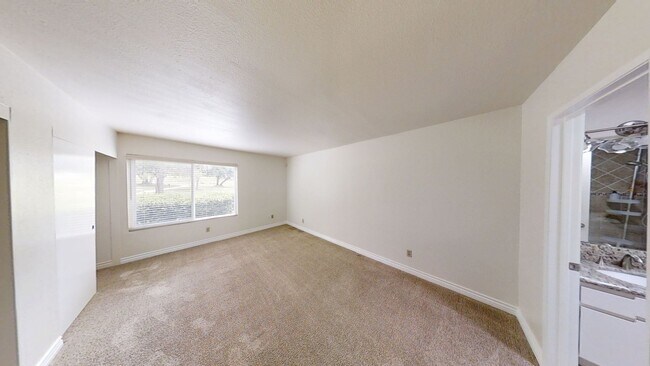 Building Photo - Charming 3 Bed Condo In Redlands