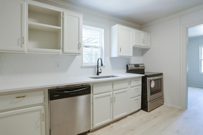Building Photo - 221 Porter Dr