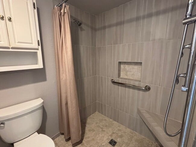 Building Photo - 1 Bedroom - 1.5 Bath Condo