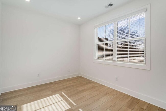 Building Photo - 665 Soul Aly