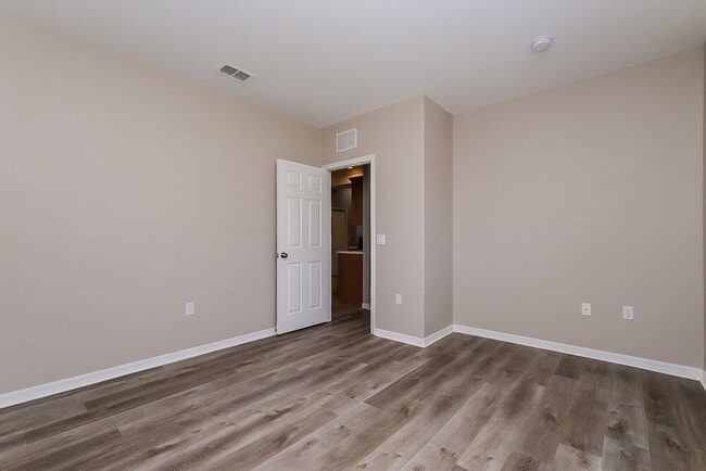 Building Photo - 3347 Bayshore Ct