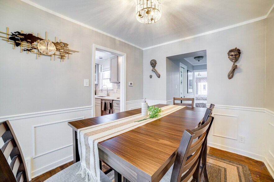 Building Photo - 9828 S Yates Blvd