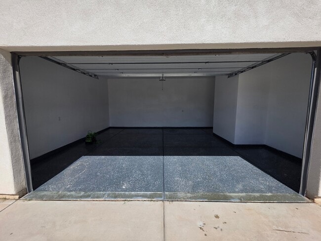 Building Photo - 17187 S Avenue B 1/2