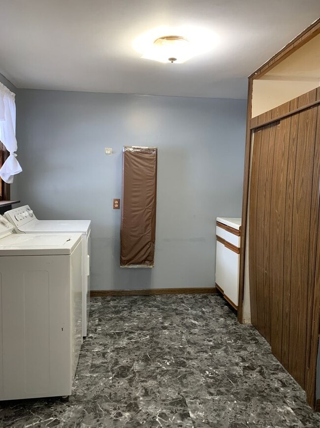 Building Photo - Charming Single Family Home