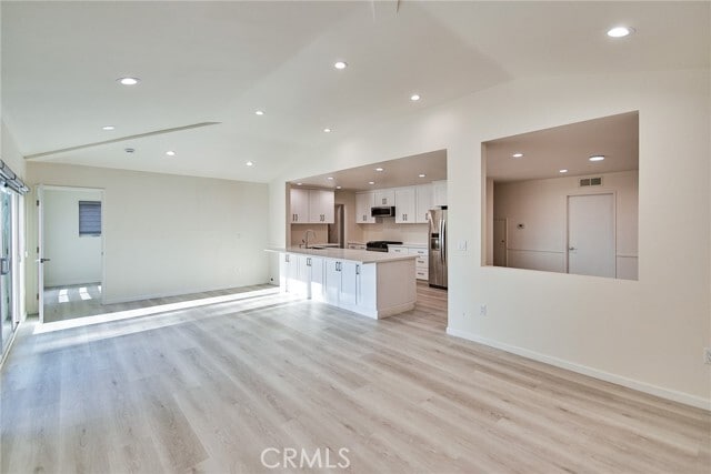 Building Photo - 865 Featherwood Dr