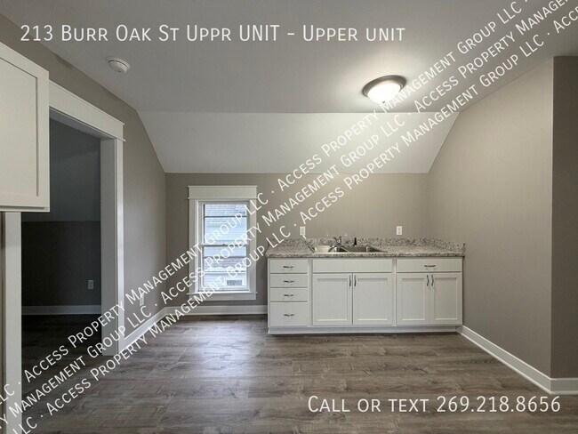 Building Photo - 213 Burr Oak St