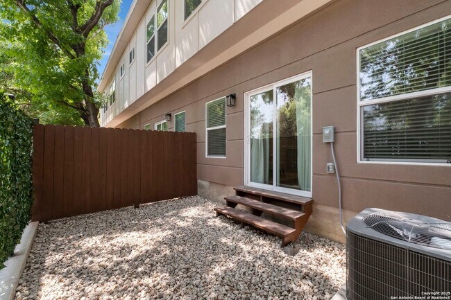 Building Photo - 1002 Morningside Dr