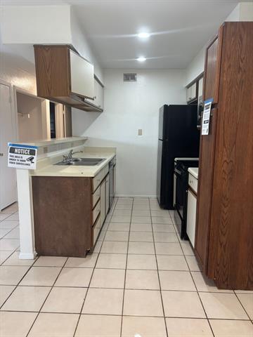 Building Photo - 545 Canary Ln