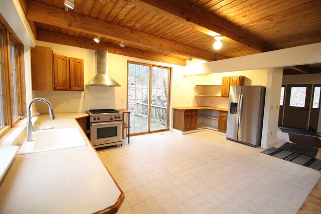 Building Photo - 38 W Mountain Ln