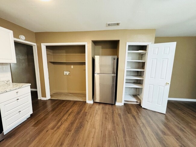 Building Photo - 4035 Clayton Dr