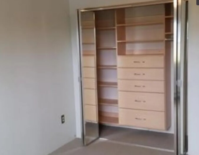 Building Photo - 2201 Romig Pl