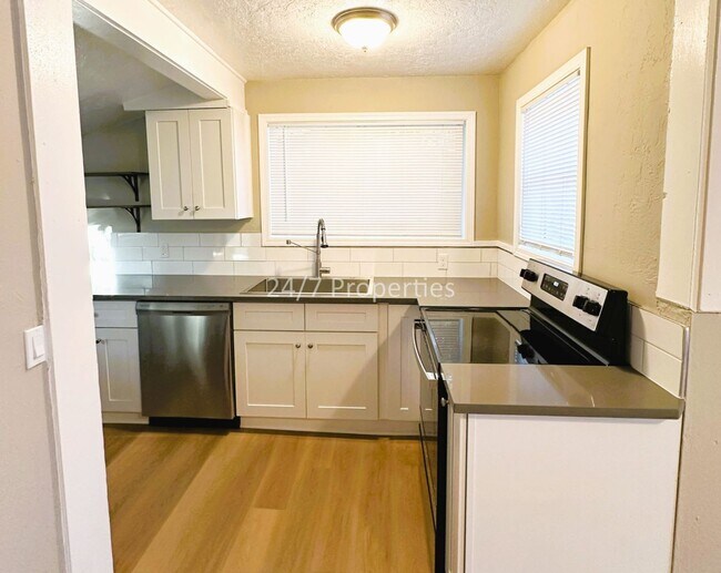 Building Photo - Charming 2 BD | 2 BA Home with A/C in Salem