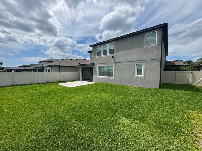 Building Photo - Spacious 5-Bedroom Riverview Home