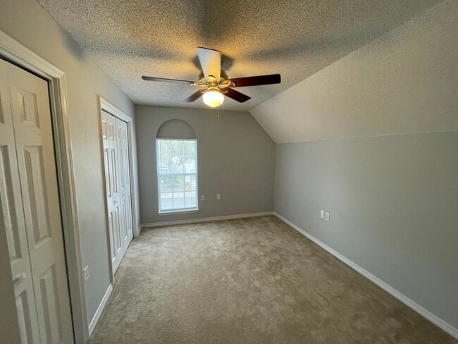 Building Photo - Introducing a Charming Home Retreat Locate...