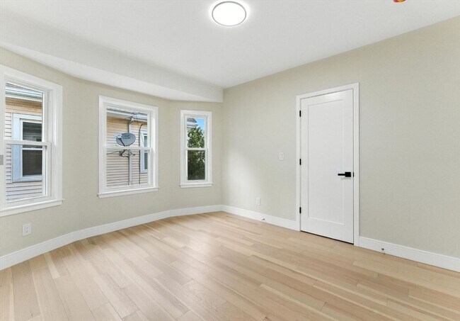 Building Photo - 76 Orchard St