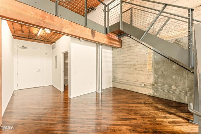 Building Photo - 530 S Hewitt St