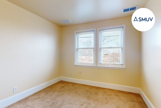 Building Photo - Updated 2 bedroom in Bel-Air Edison w/laun...