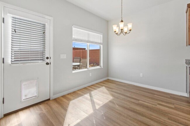 Building Photo - 1706 Honeycomb Dr