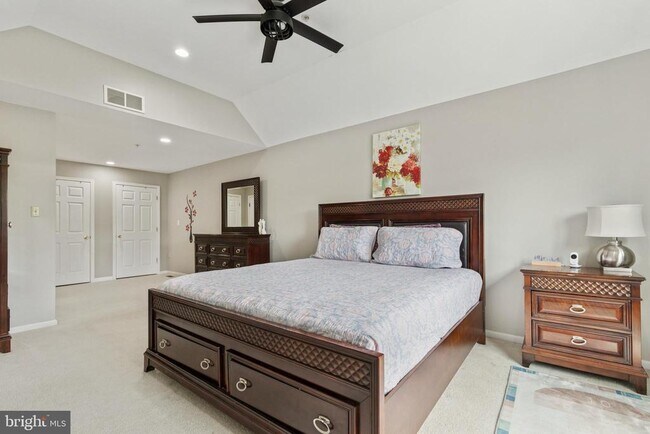 Building Photo - 178 Hedge Row Cir
