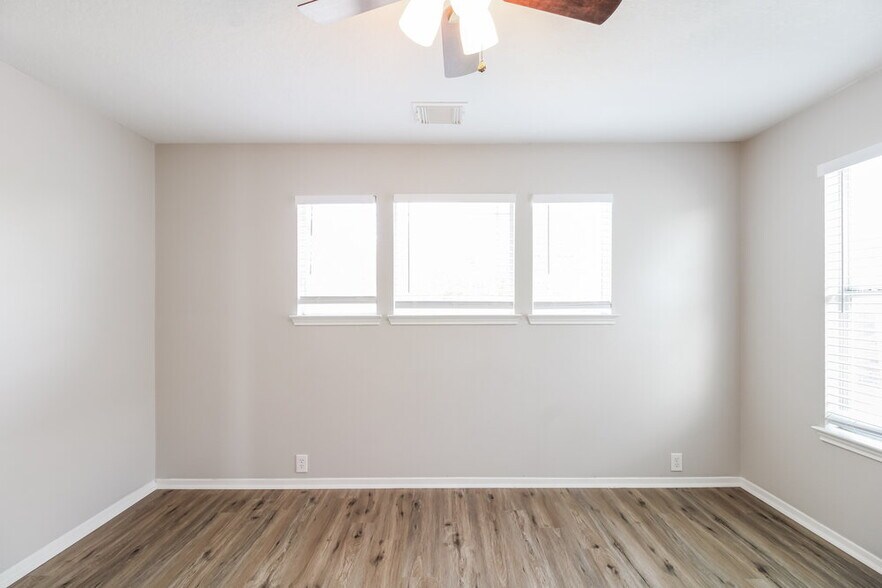 Building Photo - 2715 Feather Green Trail