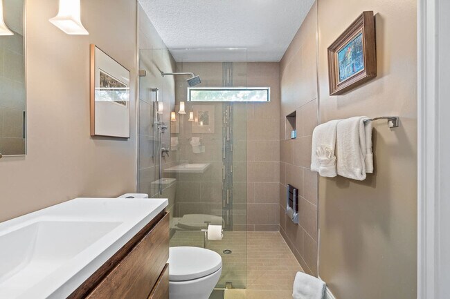 Building Photo - 430 Arricola Ave