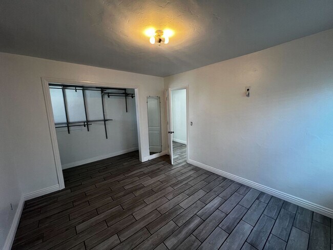 Building Photo - ANDERSON 14101 1/2