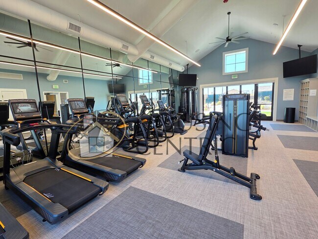 Building Photo - Executive Single Story Rental in HIGHLY DESIRABLE Heritage 55+ Community!