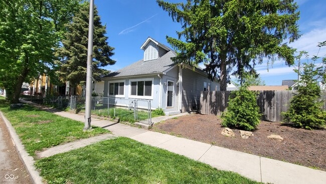 Building Photo - 1314 E 10th St