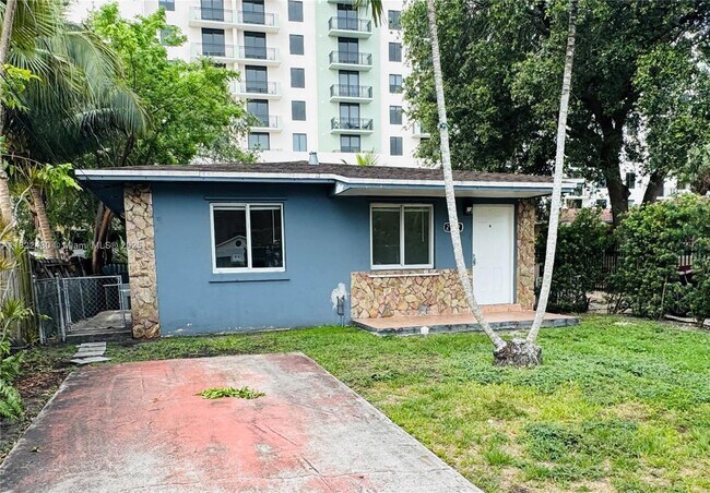 Building Photo - 2540 NE 181st St