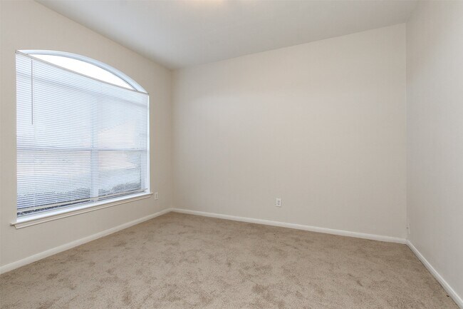 Building Photo - 6103 Menor Crest Dr