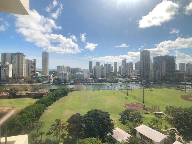 Building Photo - 2333 Kapiolani Blvd