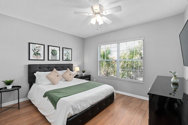 Building Photo - 248 Carrera Ave